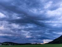 Faszinierende Wolkenstrukturen in der Gewitterfront
